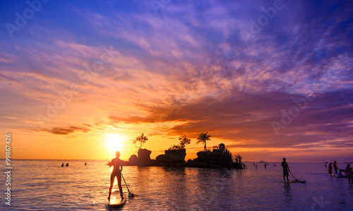 印度尼西亚的巴厘岛，日落时分美丽的海滩